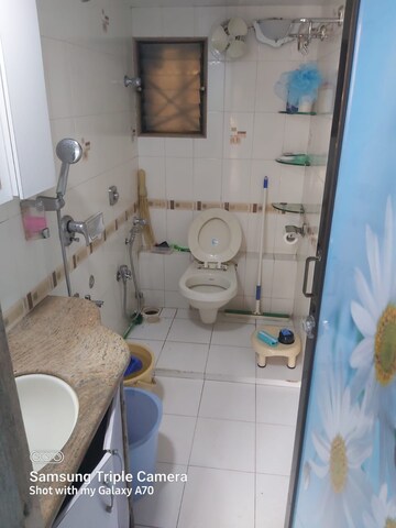 Bathroom in 1.5 BHK Apartment at Daulat Shirin CHS, Colaba – for Sale