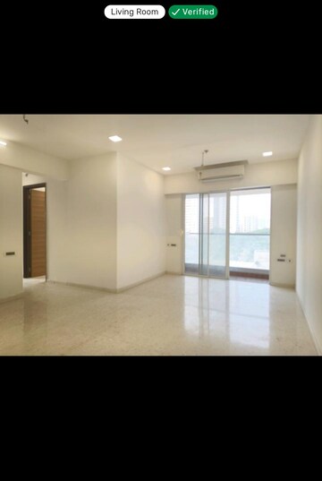 Room in 3 BHK Apartment at Ekta Tripolis, Goregaon West – for Rent