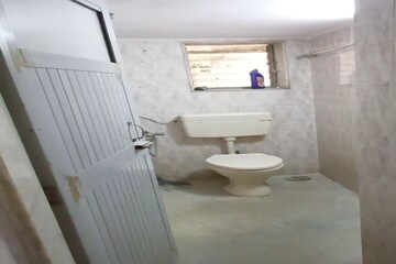 Bathroom in 1 BHK Apartment at Parel – for Rent