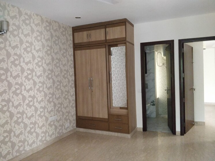 Room, safdarjung enclave 4 Bedroom 300 Sq.Yd. Builder Floor In Safdarjung Enclave Delhi 8205438