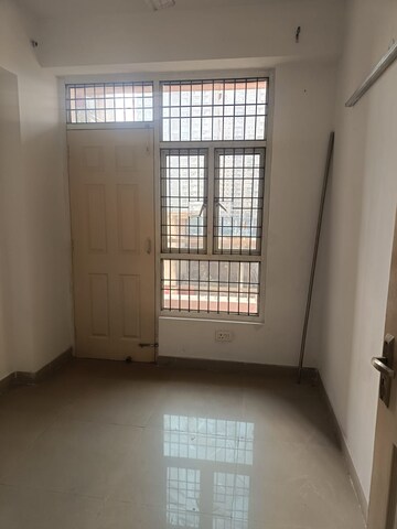 Room in 2 BHK Apartment at Supertech Cape Town, Sector 74 – for Rent