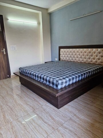 Bedroom in 1 BHK Builder Floor at Sector 43 – for Rent
