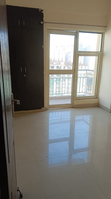 Room in 2 BHK Apartment at Gardenia Golf City, Sector 75 – for Rent
