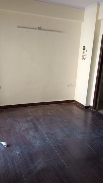 Room in 2 BHK Apartment at Gardenia Golf City, Sector 75 – for Rent