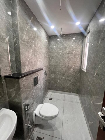 Bathroom in 1 BHK Builder Floor at Sector 43 – for Rent