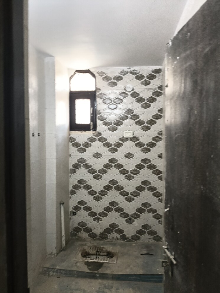 Bathroom, shalimar-apartments-shalimar-garden 2 Bedroom 850 Sq.Ft. Builder Floor In Shalimar Garden Ghaziabad 8205615