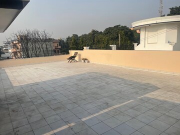 Master Bedroom in 1.5 BHK Builder Floor at Sector 69 – for Rent