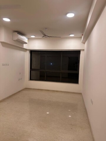 Room in 2 BHK Apartment at Shapoorji Pallonji Vicinia, Powai – for Rent