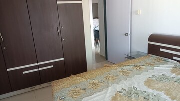 Room in 3 BHK Apartment at Runwal Seagull, Hadapsar – for Rent