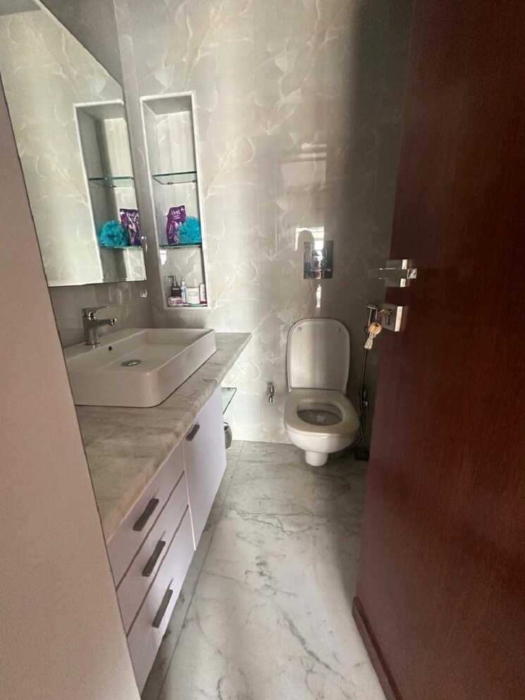 Bathroom, khar west 2 Bedroom 750 Sq.Ft. Apartment In Khar West Mumbai 8205683