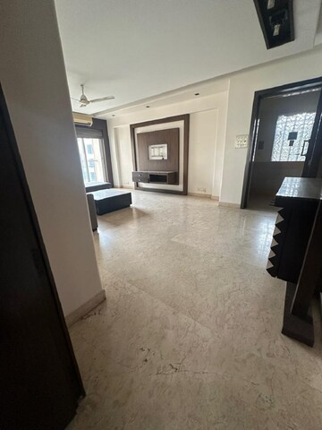 Room in 2 BHK Apartment at Khar West – for Rent