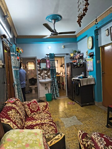 Living Room in 2 BHK Builder Floor at Kolkatta Gpo – for Sale