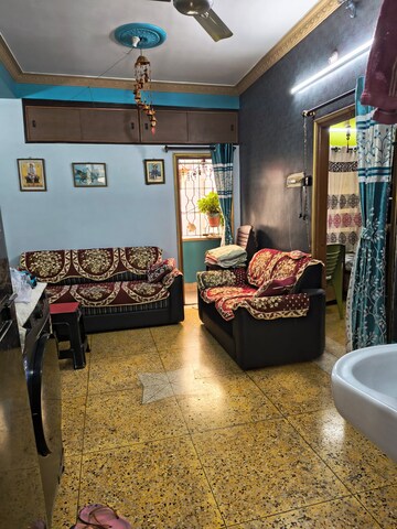 Living Room in 2 BHK Builder Floor at Kolkatta Gpo – for Sale