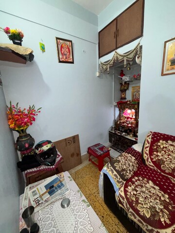 Living Room in 2 BHK Builder Floor at Kolkatta Gpo – for Sale