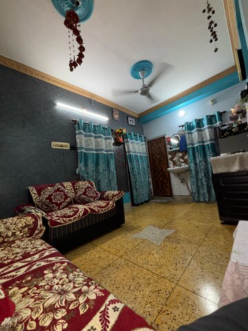 Living Room in 2 BHK Builder Floor at Kolkatta Gpo – for Sale