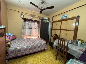 Master Bedroom in 2 BHK Builder Floor at Kolkatta Gpo – for Sale