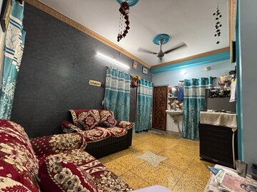 Living Room in 2 BHK Builder Floor at Kolkatta Gpo – for Sale