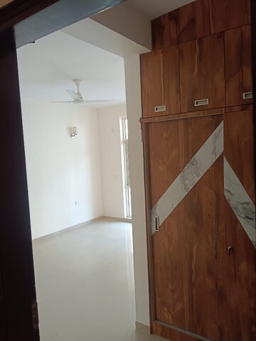 Furnished Amenities in 3 BHK Apartment at Omaxe Waterscapes, Gomti Nagar – for Rent