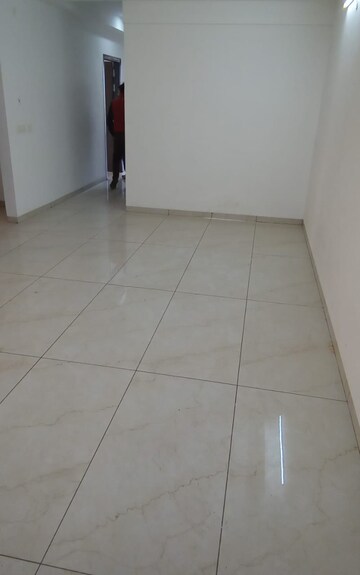 Room in 3 BHK Apartment at Omaxe Waterscapes, Gomti Nagar – for Rent