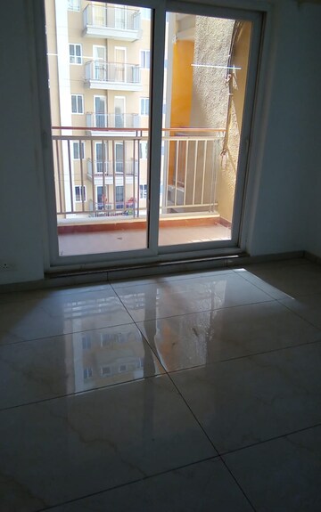 Room in 3 BHK Apartment at Omaxe Waterscapes, Gomti Nagar – for Rent