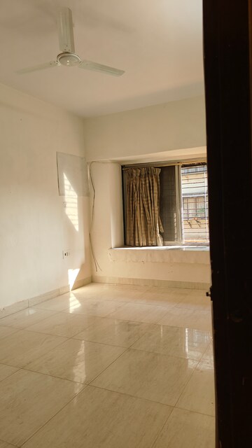 Room in 2 BHK Apartment at Sanskar CHS Andheri, Andheri West – for Rent