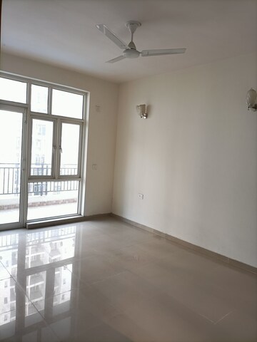 Room in 3 BHK Apartment at Rishita Manhattan, Gomti Nagar – for Rent