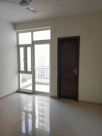 Room in 3 BHK Apartment at Rishita Manhattan, Gomti Nagar – for Rent