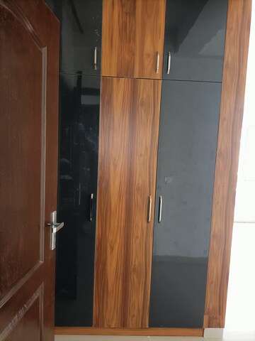 Furnished Amenities in 3 BHK Apartment at Rishita Manhattan, Gomti Nagar – for Rent