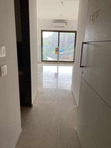 Room in 2 BHK Apartment at Kanakia Silicon Valley, Powai – for Rent