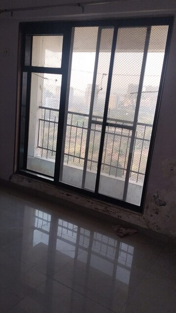 Room in 3 BHK Apartment at Thane West – for Rent