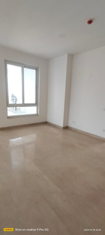 Room in 3 BHK Apartment at Puri Emerald Bay, Sector 104 – for Rent