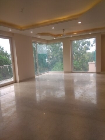 Room in 4 BHK Builder Floor at Maharani Bagh – for Rent