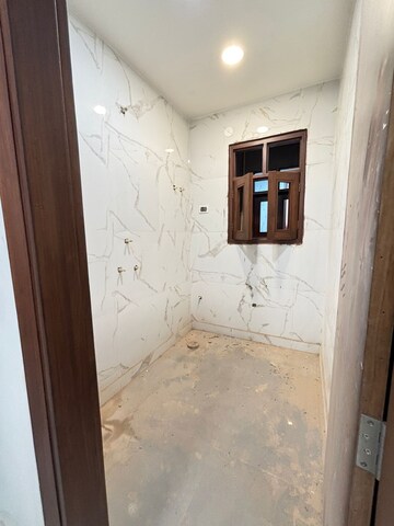 Bathroom in 1 BHK Builder Floor at Chhajjupur – for Rent