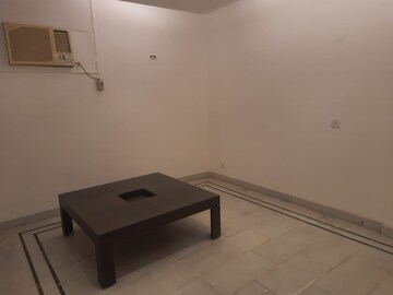 Room in 4 BHK Apartment at Saket – for Rent