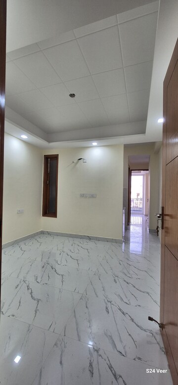 Room in 1 BHK Builder Floor at Chhajjupur – for Rent