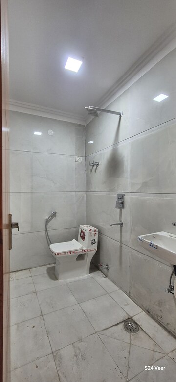 Bathroom in 1 BHK Builder Floor at Chhajjupur – for Rent