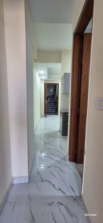 Building Lobby in 1 BHK Builder Floor at Chhajjupur – for Rent