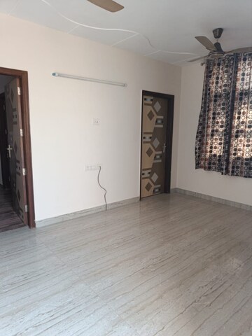 Room in 2 BHK Apartment at Khirki Extension – for Rent