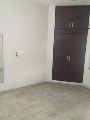 Room in 2 BHK Apartment at Nehru Enclave, Gomti Nagar – for Rent