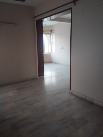 Room in 2 BHK Apartment at Nehru Enclave, Gomti Nagar – for Rent