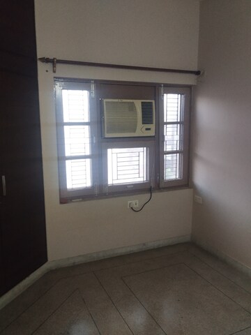 Room in 2 BHK Apartment at Nehru Enclave, Gomti Nagar – for Rent