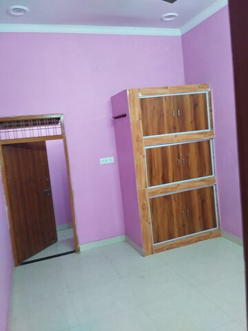 Room in 2 BHK Apartment at Gomti Nagar – for Rent