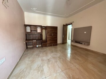 1.5 BHK Independent House For Rent in Sector 16