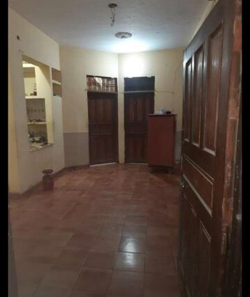 Room in 4 BHK Independent House at Aliganj – for Sale