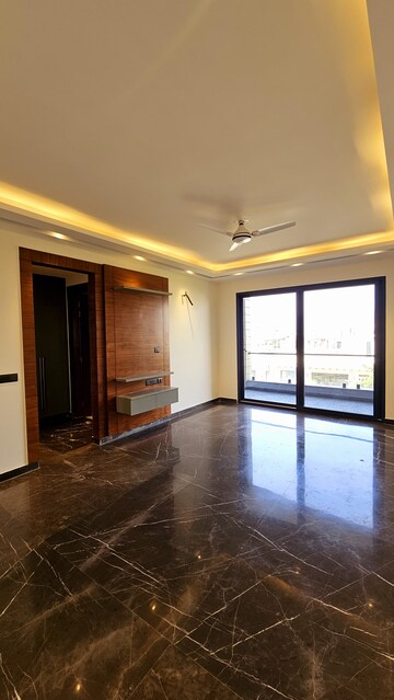 Room in 4 BHK Builder Floor at Kohli One Malibu Town, Sector 47 – for Sale