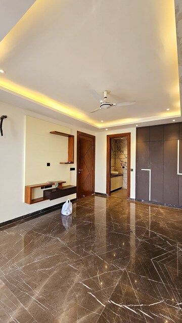 Room in 4 BHK Builder Floor at Kohli One Malibu Town, Sector 47 – for Sale