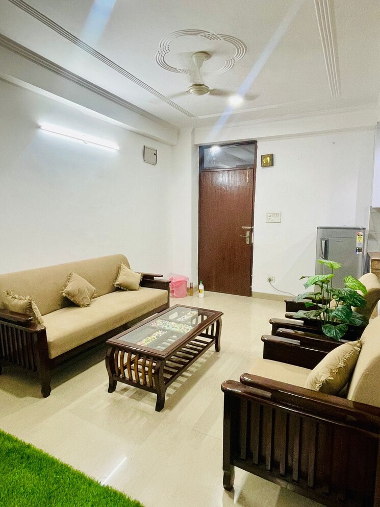 Living Room, palm-residency-chhatarpur 3 Bedroom 150 Sq.Yd. Builder Floor In Chattarpur Delhi 8206333