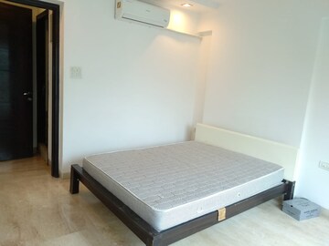 Room in 2 BHK Apartment at Kalpataru Imperia, Santacruz West – for Rent