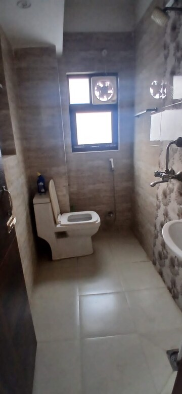 Bathroom in 1 BHK Builder Floor at Sector 46 – for Rent