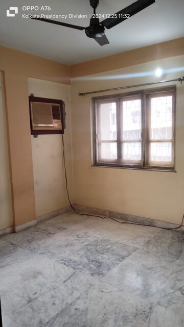 Room in 3 BHK Apartment at Elliot Road – for Rent